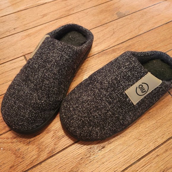 NIO Shoes - SLIPPERS:  soooo comfy!